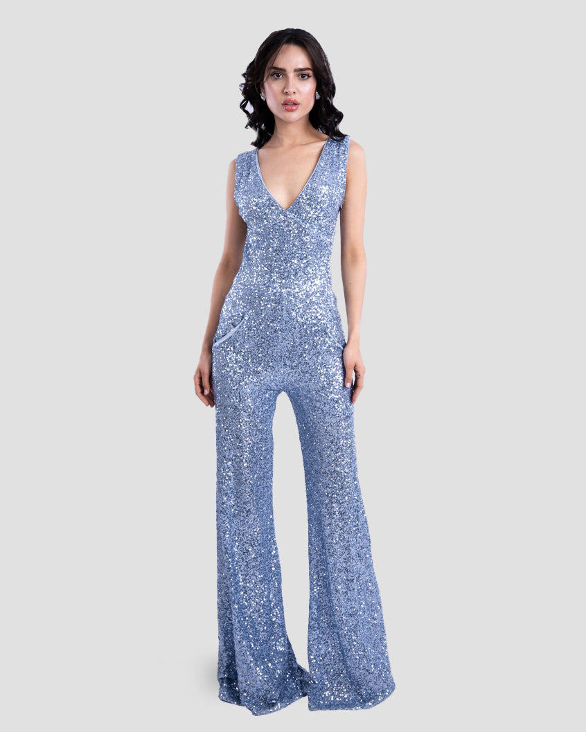 جمبسوت مزين بالترتر مع رقبة على شكل حرف V