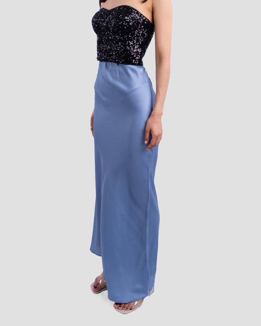 تنورة ساتان متوسطة الطول