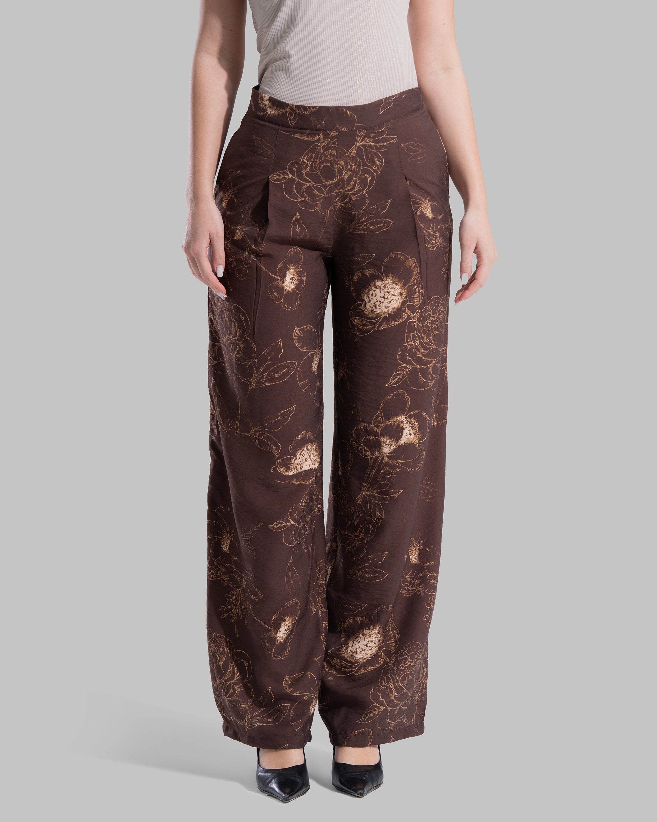 High-waisted wide-leg trousers featuring an all-over floral print.