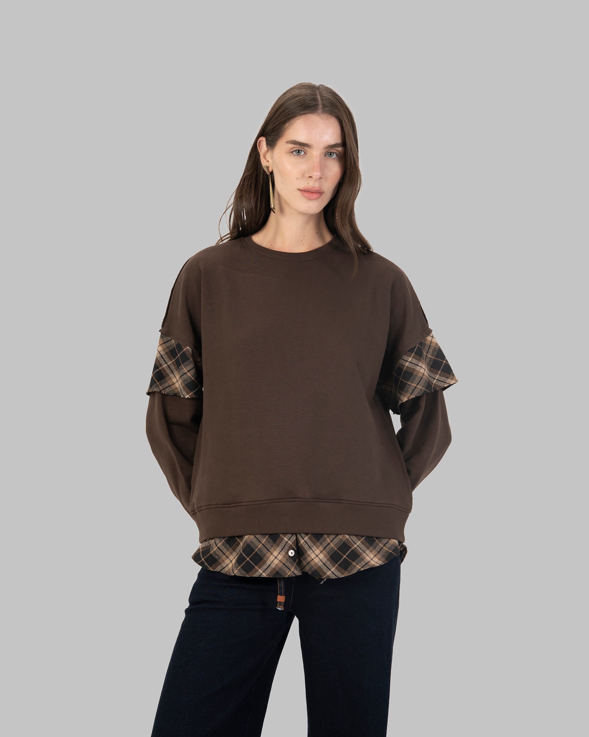 سترة رياضية واسعة.