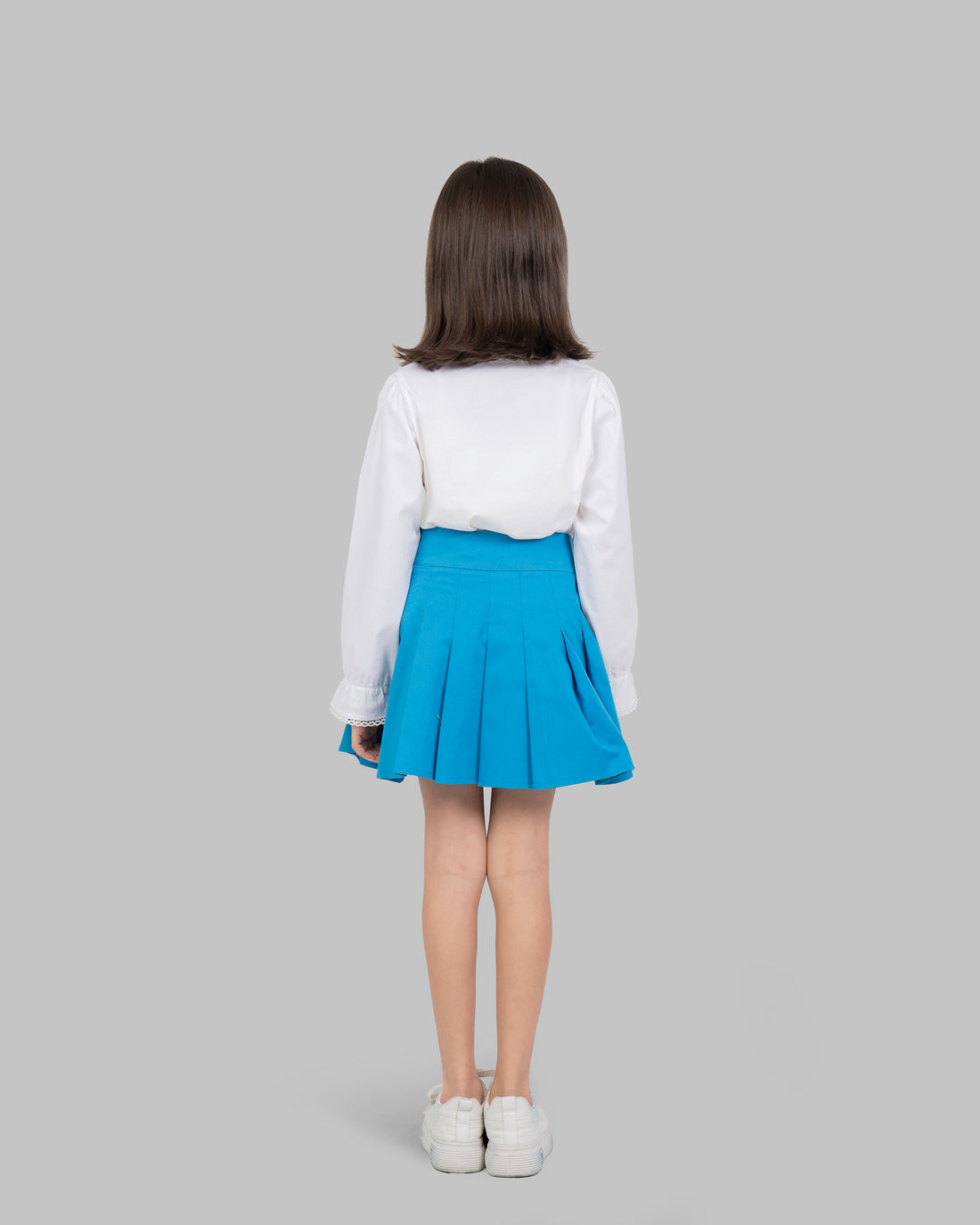Pleated mini skirt in flashy colors.