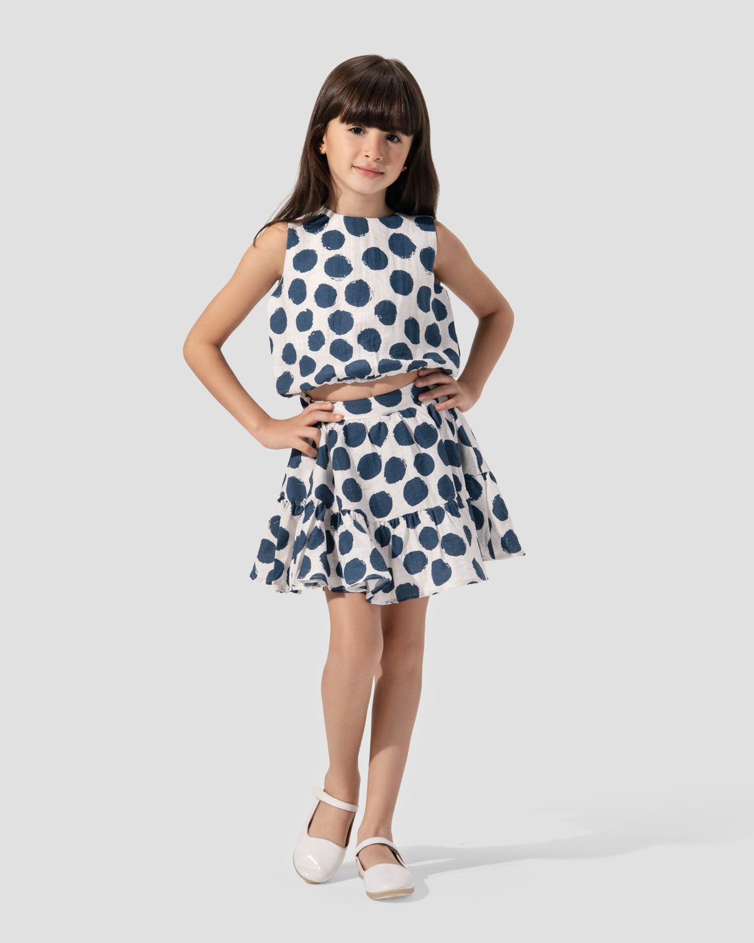 بلوزة قصيرة منقطّة