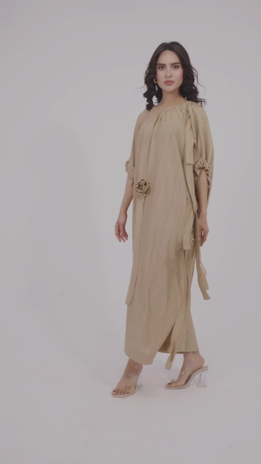 LONG DRESS OVERSIZED WITH 3D FLOWERS