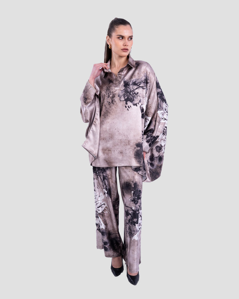 بلوزة ساتان زهرية بأكمام منسدلة