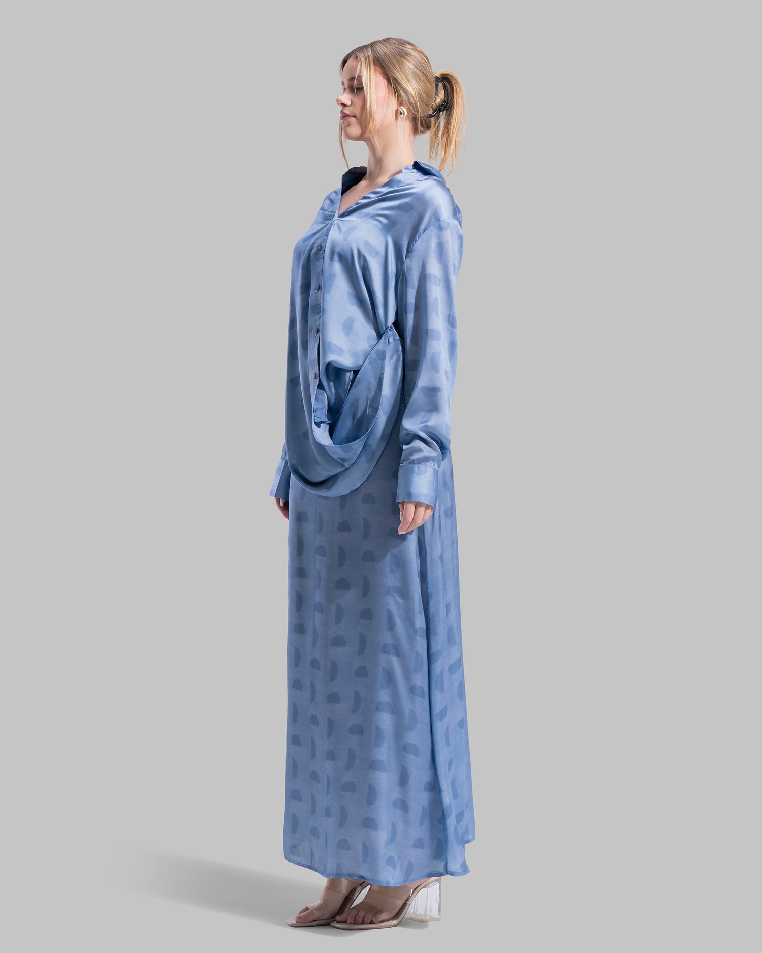 V-neck Blouse with a lapel collar and long sleeves