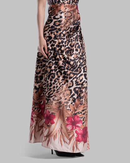 Sleeveless midi dress with a round neckline.