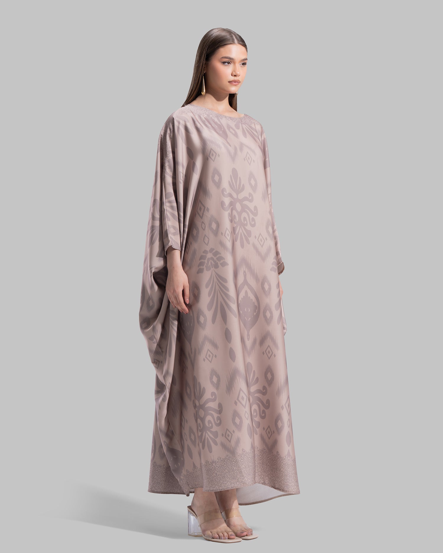 Oversized satin kaftan.