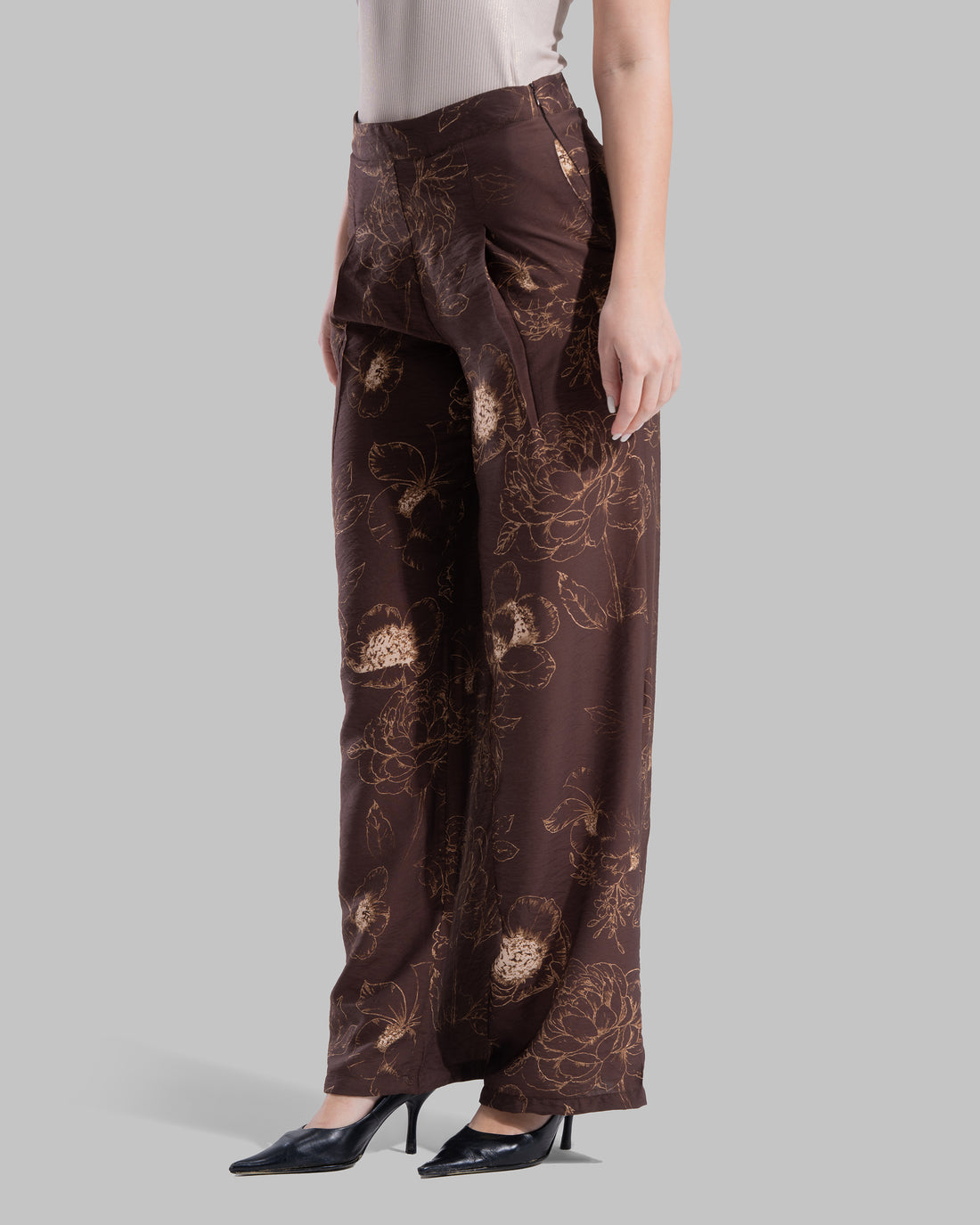 High-waisted wide-leg trousers featuring an all-over floral print.