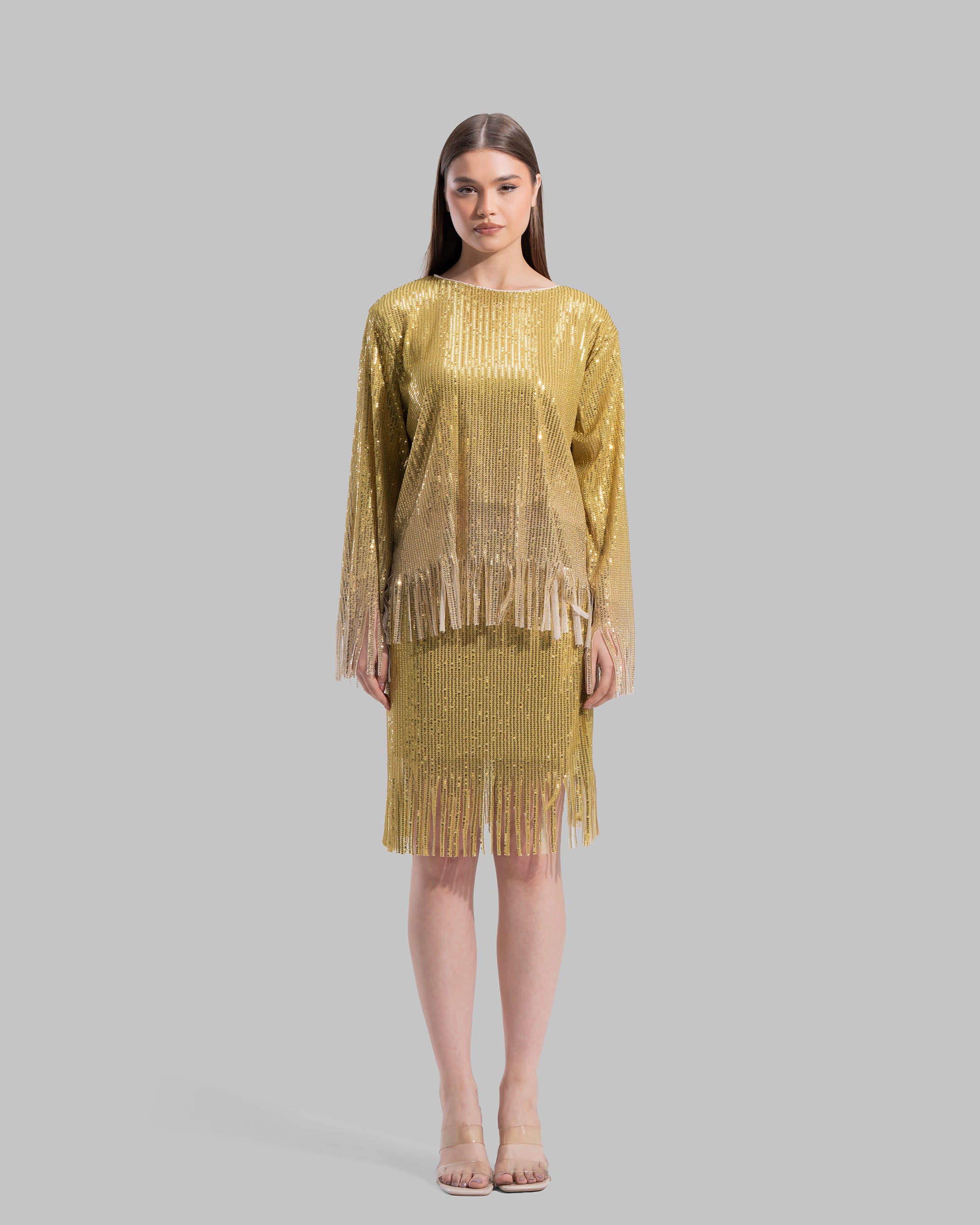 Round neck Blouse with long sleeves.