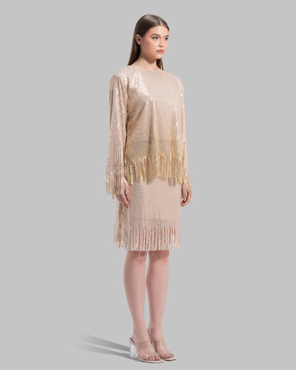 Round neck Blouse with long sleeves.