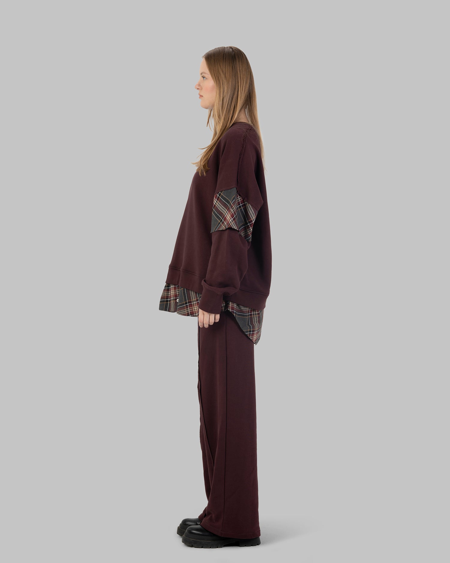 سترة رياضية واسعة.