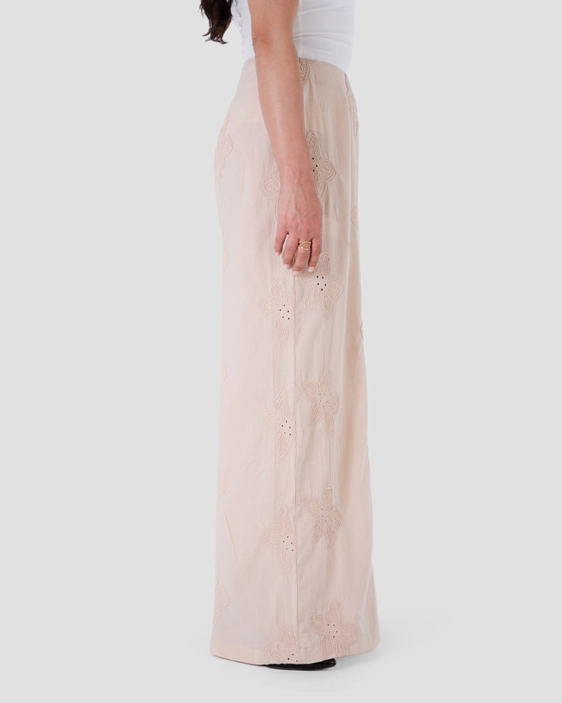 بنطلون واسع الساق مطرز