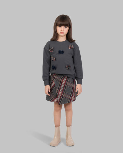 sweatshirt with Clothes bow.