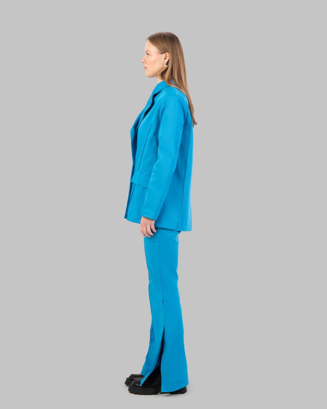 Oversized Double-Breasted jacket.